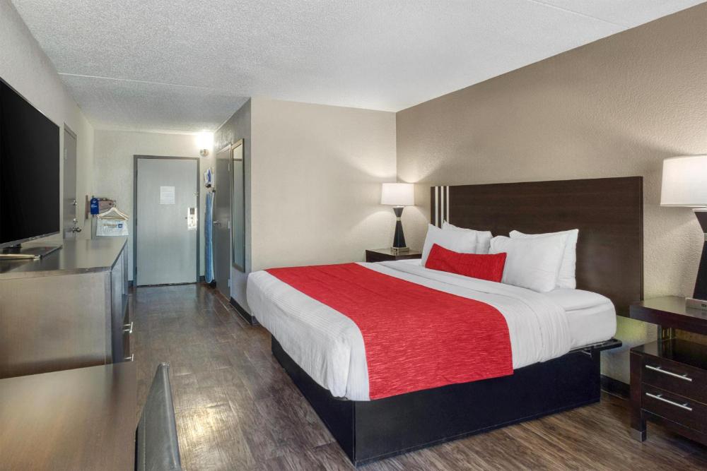King Room with Bath Tub - Disability Access/Non-Smoking  interior